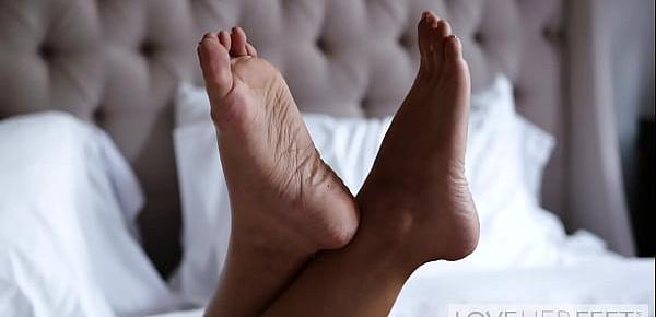  A Foot Fetish Threesome With Stepdaughters Boyfriend